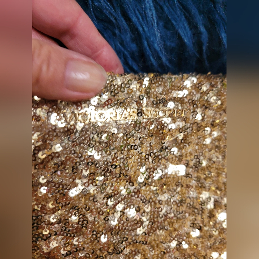 Victoria’s Secret gold sequin cosmetic bag - Picture 4 of 10